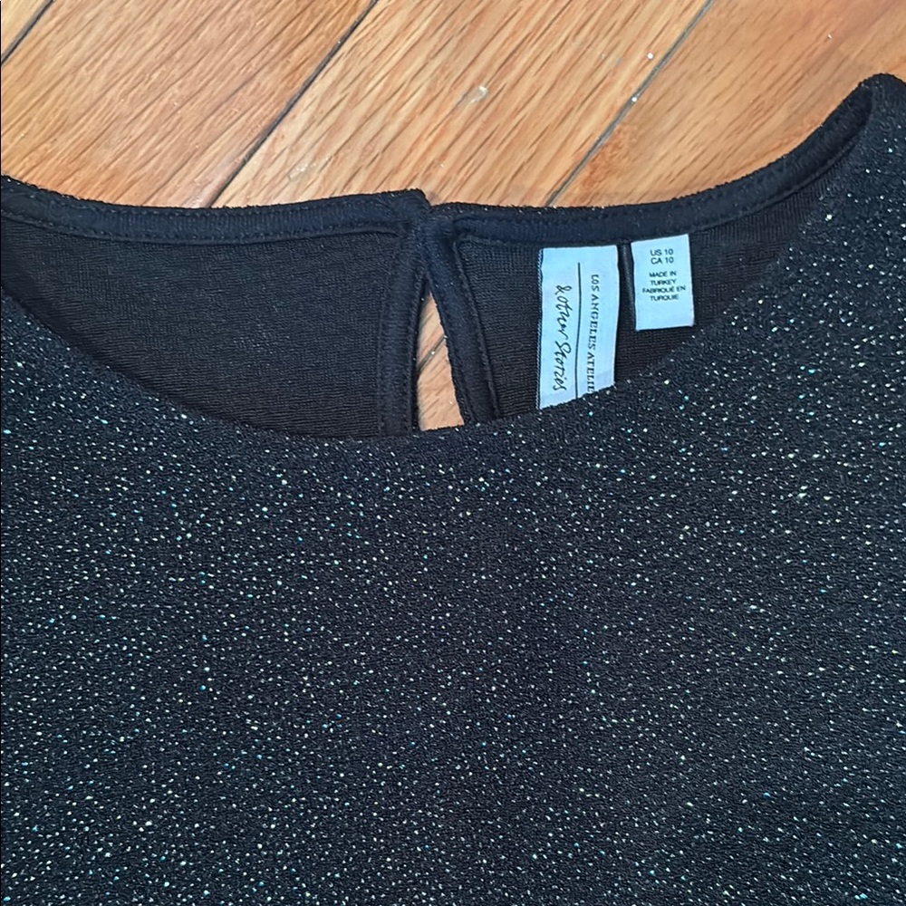 Elegant Black Long Sleeve Glitter Dress - Picture 2 of 10